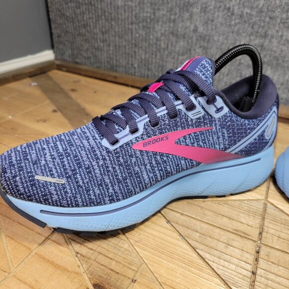 Brooks Ghost 14 in Navy and Fuchsia. Sz 9 - Picture 6 of 12